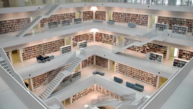 Information par des professionnels La Quête de l'Expertise : Maîtriser les Sources d'Information Professionnelle pour une Veille Stratégique